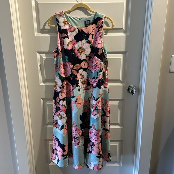 Vince Camuto Sleeveless Scuba Floral Print Fit and Flare Dress - Picture 2 of 5